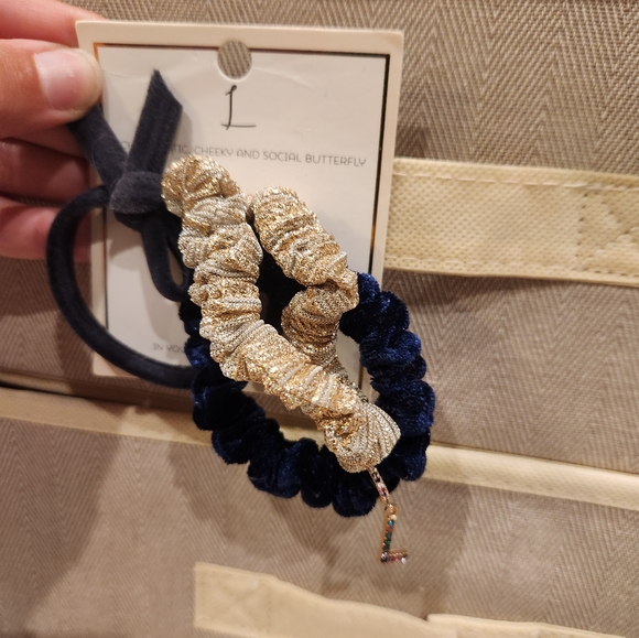 Nordstrom Accessories - Nordstrom Elegant Gold Hair Accessory